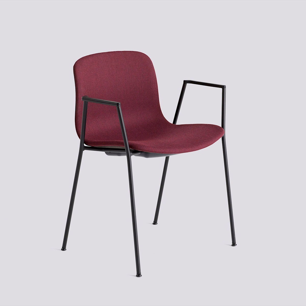 Chaise About A Chair AAC 19 de Hee Welling - Hay-Garnissage intégral Fiord 591, acier thermolaqué noir, piètement 4 pieds-The Woods Gallery