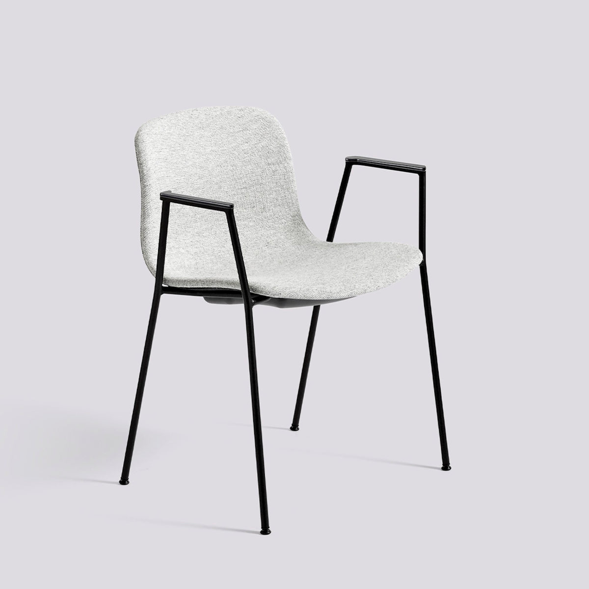 Chaise About A Chair AAC 19 de Hee Welling - Hay-Garnissage intégral Hallingdal 116, acier thermolaqué noir, piètement 4 pieds-The Woods Gallery