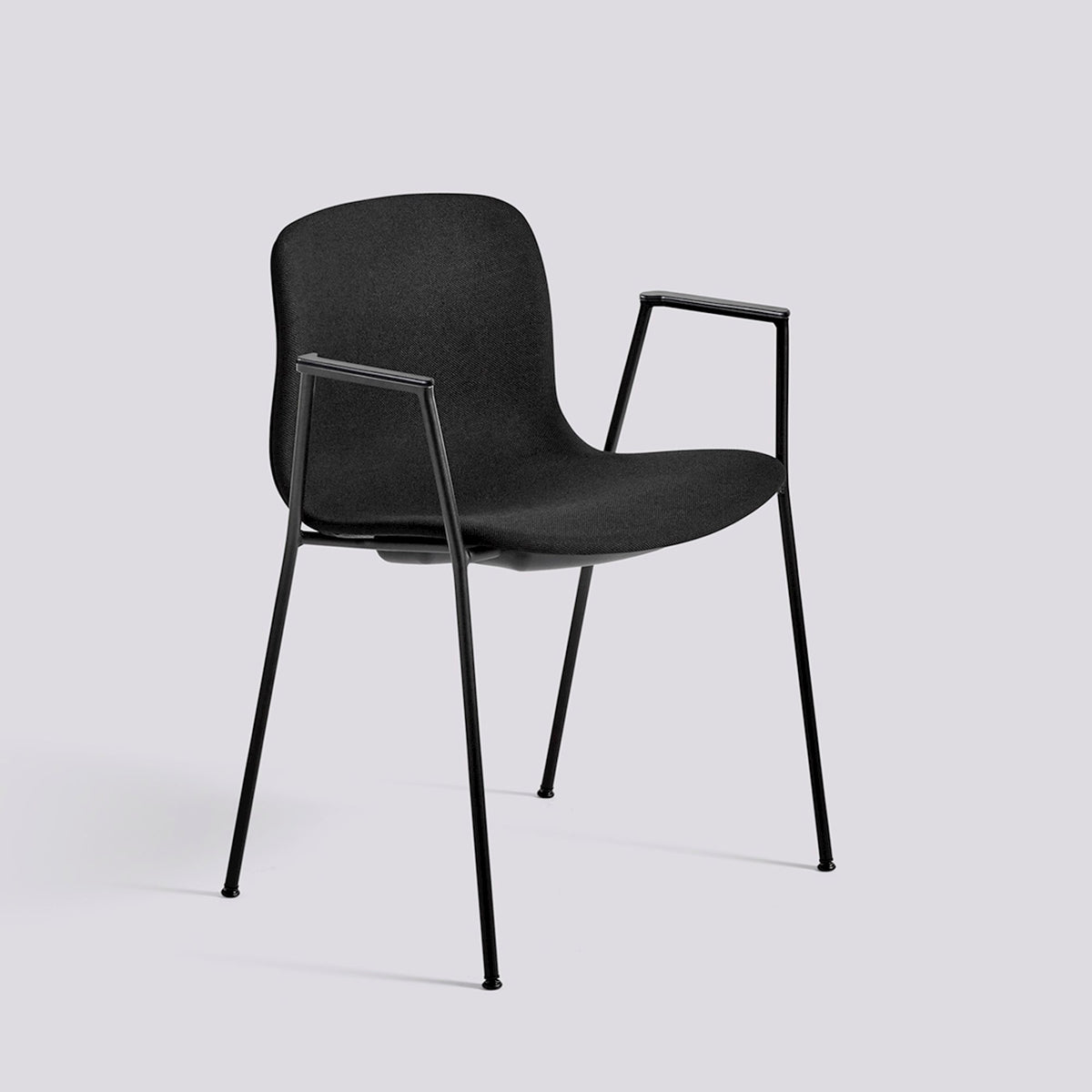 Chaise About A Chair AAC 19 de Hee Welling - Hay-Garnissage intégral Steelcut 190, acier thermolaqué noir, piètement 4 pieds-The Woods Gallery