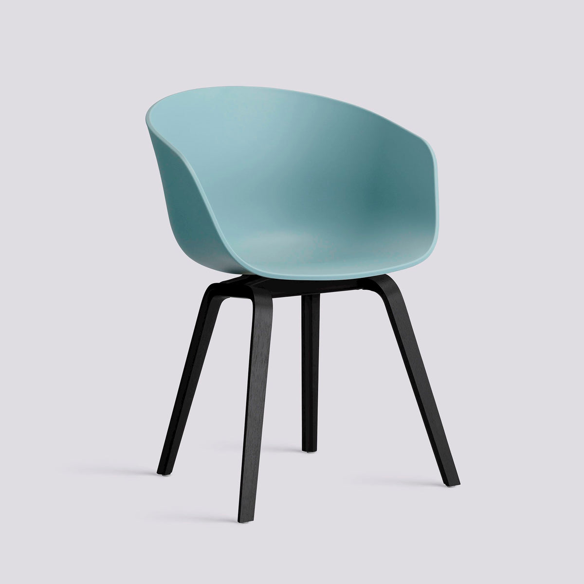 Chaise About A Chair AAC 22 de Hee Welling - Hay-Polypropylène recyclé Dusty blue, placage de chêne laqué à l&
