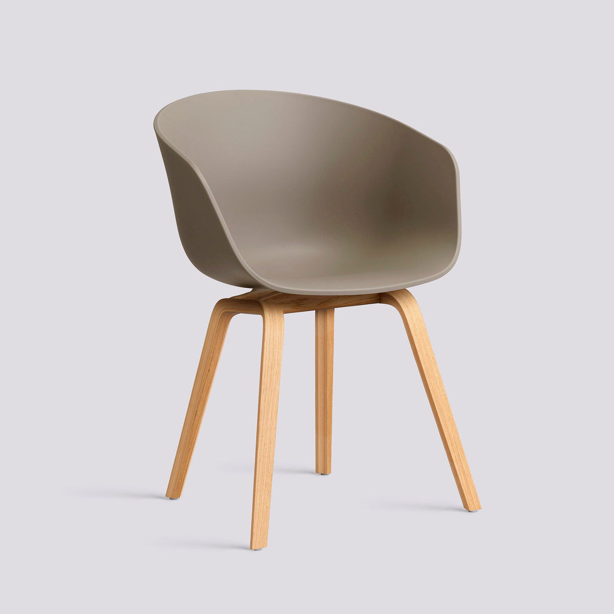 Chaise About A Chair AAC 22 de Hee Welling - Hay-Polypropylène recyclé Khaki, placage de chêne laqué à l&