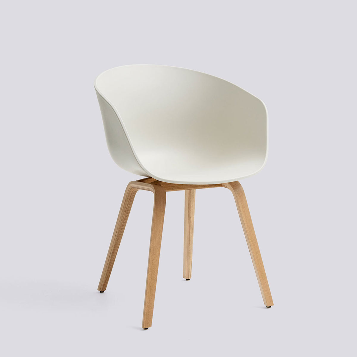 Chaise About A Chair AAC 22 de Hee Welling - Hay-Polypropylène recyclé Melange cream, placage de chêne laqué à l&