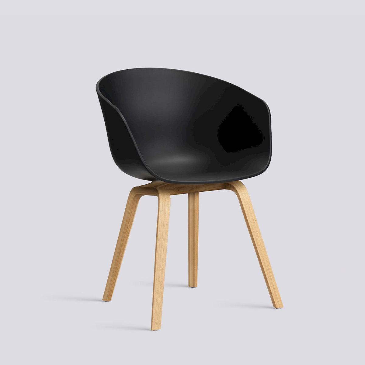 Chaise About A Chair AAC 22 de Hee Welling - Hay-Polypropylène recyclé noir, placage de chêne laqué à l&