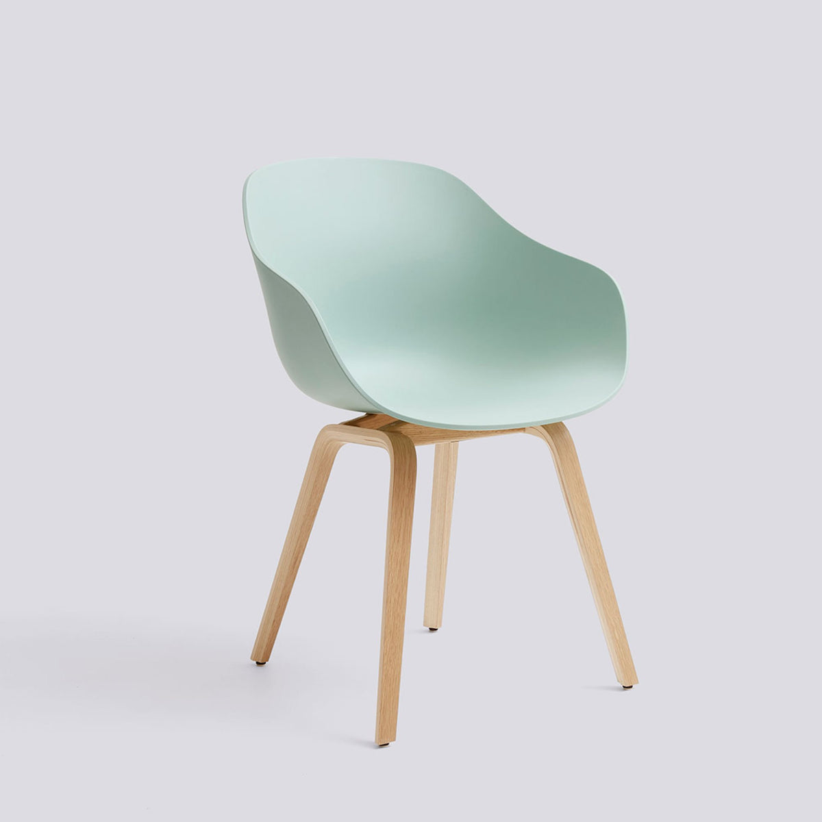 Chaise About A Chair AAC 222 de Hee Welling - Hay-Polypropylène recyclé Dusty mint, placage de chêne laqué à l&
