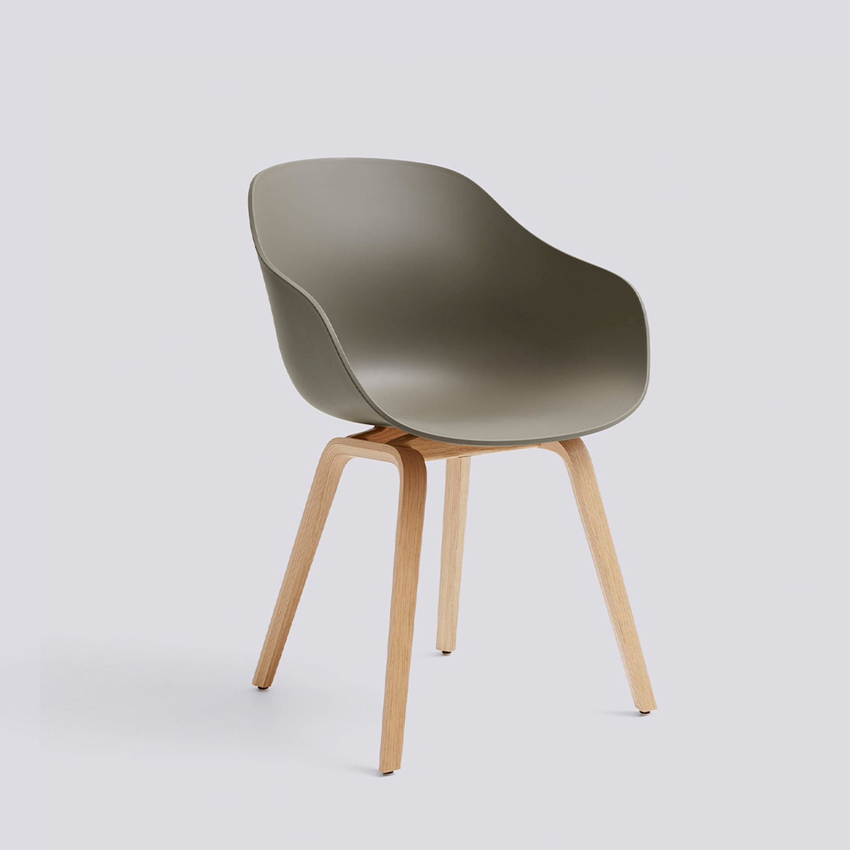 Chaise About A Chair AAC 222 de Hee Welling - Hay-Polypropylène recyclé Khaki, placage de chêne laqué à l&