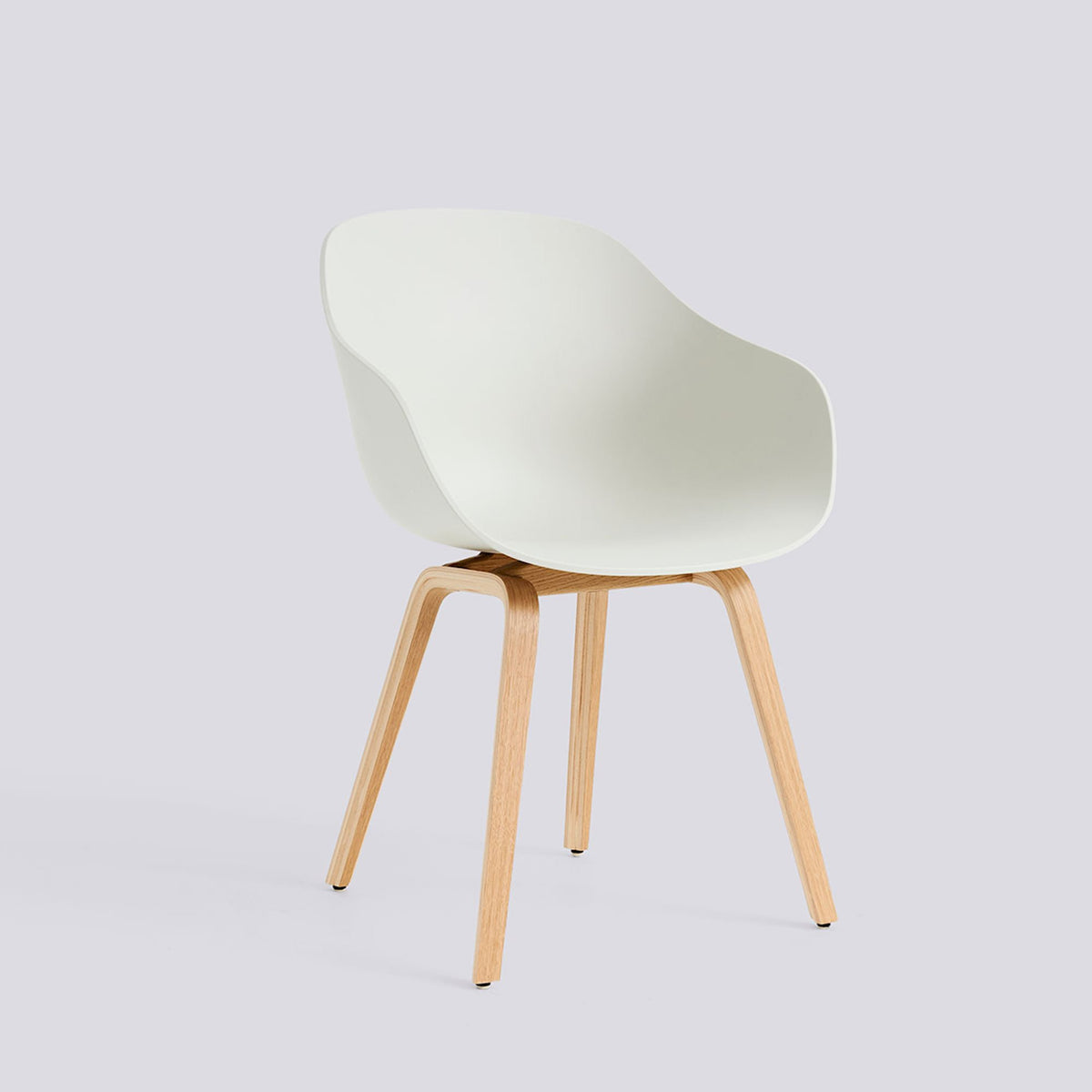 Chaise About A Chair AAC 222 de Hee Welling - Hay-Polypropylène recyclé Melange cream, placage de chêne laqué à l&