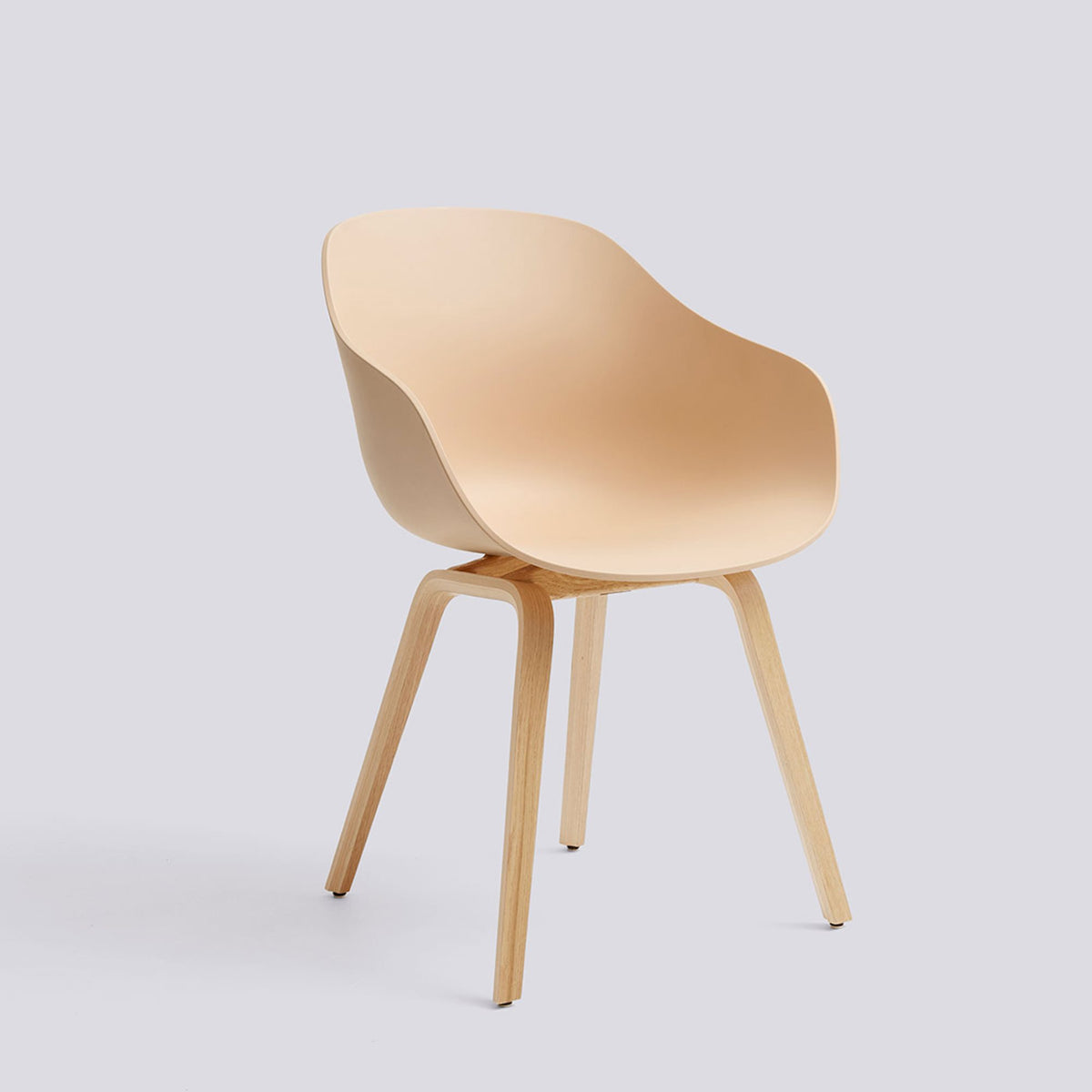 Chaise About A Chair AAC 222 de Hee Welling - Hay-Polypropylène recyclé Pale peach, placage de chêne laqué à l&