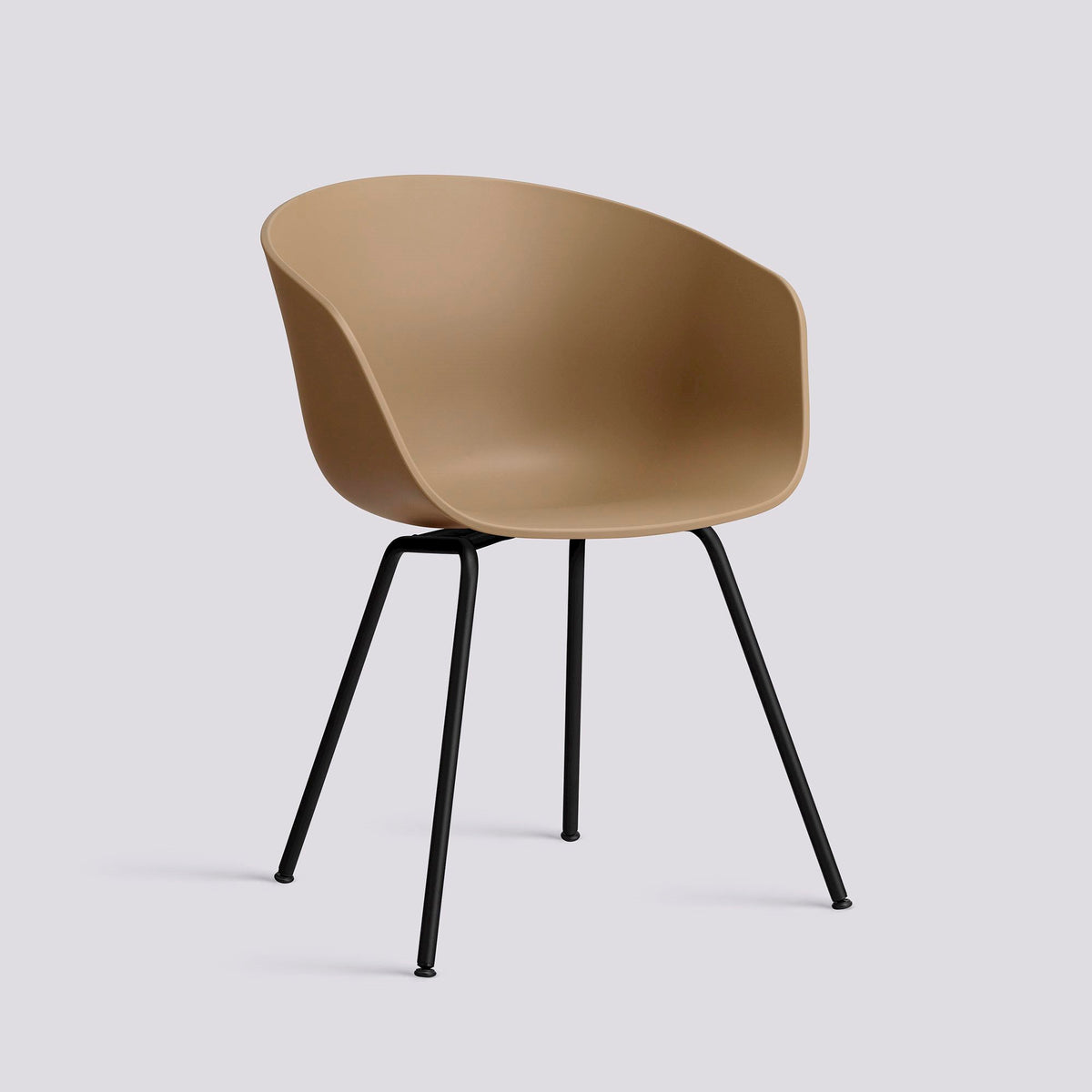 Chaise About A Chair AAC 26 de Hee Welling - Hay-Polypropylène recyclé Clay, acier thermolaqué noir, piètement 4 pieds-The Woods Gallery