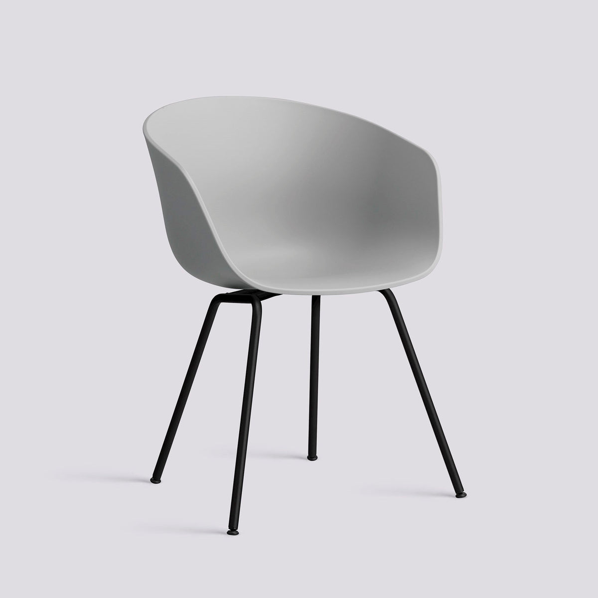 Chaise About A Chair AAC 26 de Hee Welling - Hay-Polypropylène recyclé Concrete grey, acier thermolaqué noir, piètement 4 pieds-The Woods Gallery