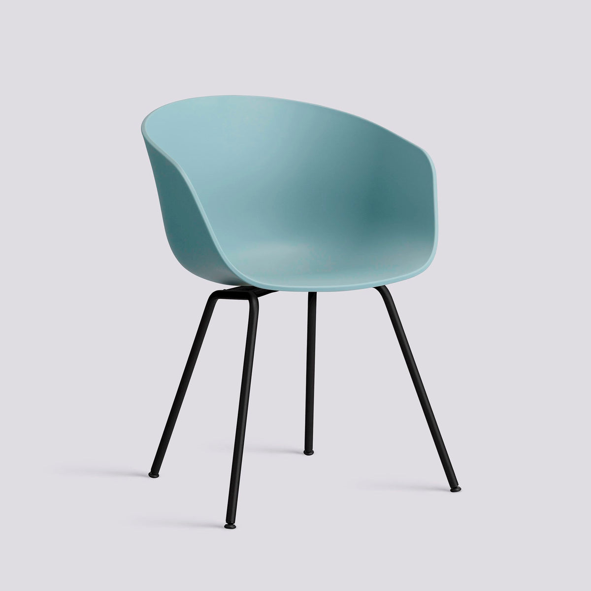 Chaise About A Chair AAC 26 de Hee Welling - Hay-Polypropylène recyclé Dusty blue, acier thermolaqué noir, piètement 4 pieds-The Woods Gallery