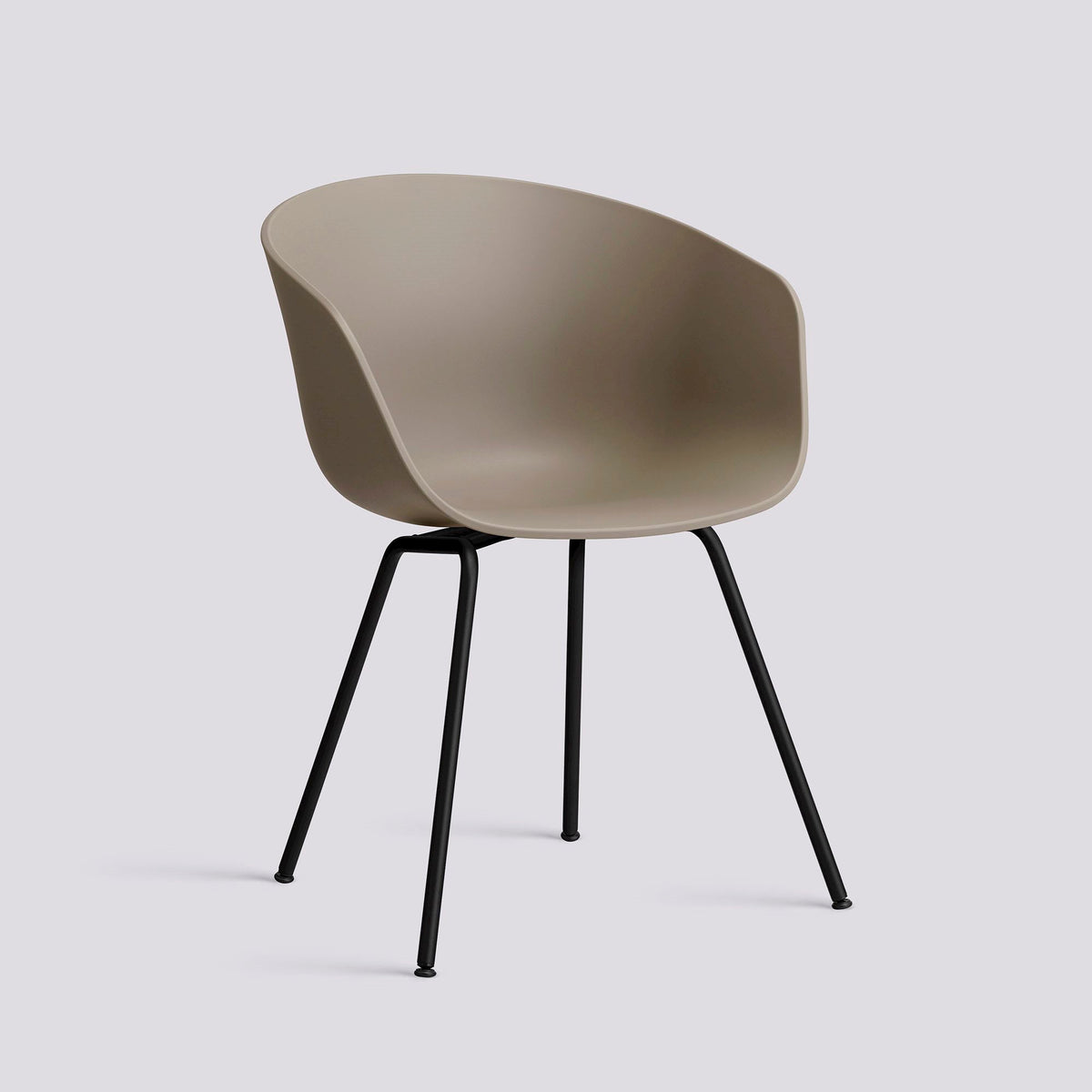 Chaise About A Chair AAC 26 de Hee Welling - Hay-Polypropylène recyclé Khaki, acier thermolaqué noir, piètement 4 pieds-The Woods Gallery
