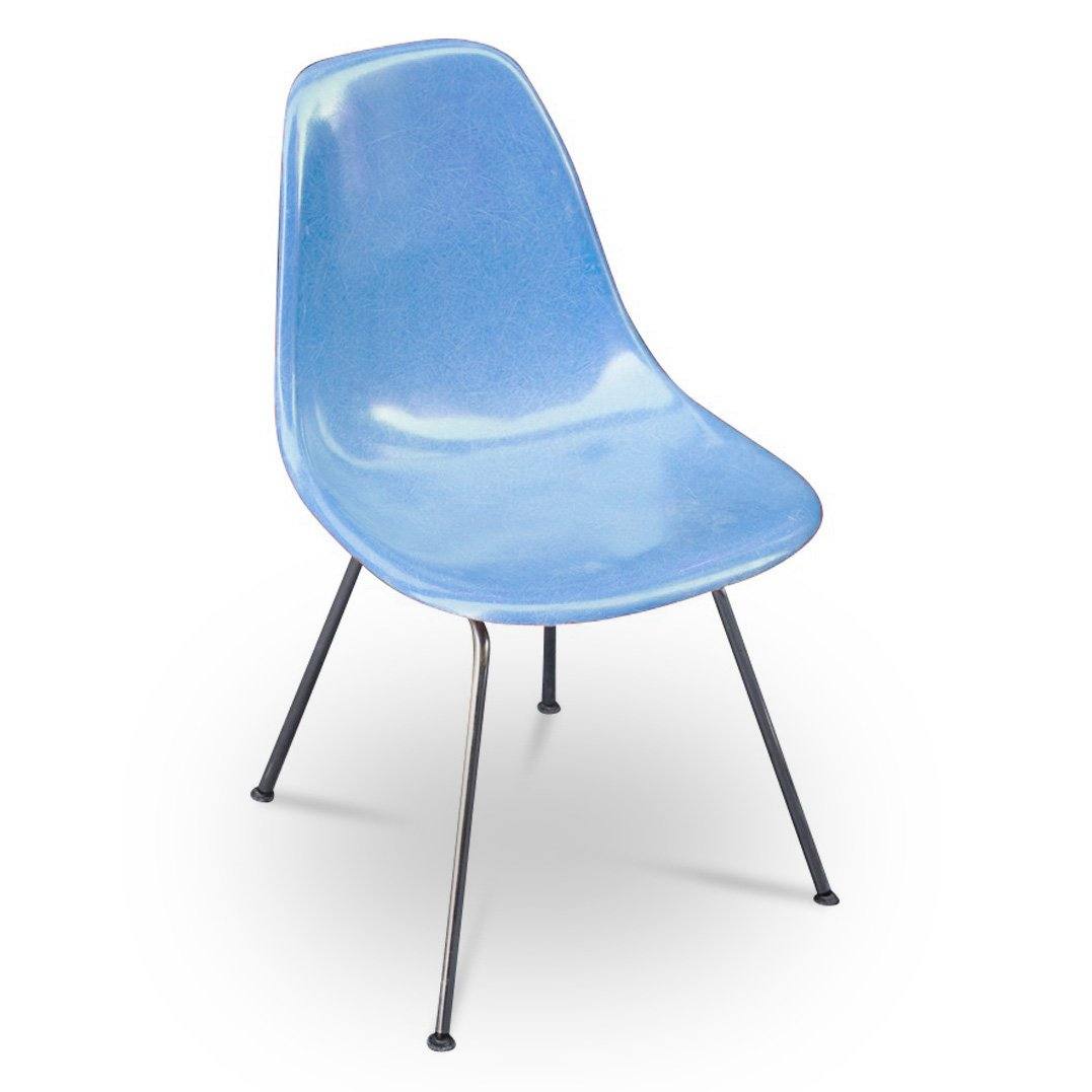 Chaise DSW Baby Blue de Charles &amp; Ray Eames - Herman Miller - Vintage-DSX - Piètement Base H-The Woods Gallery