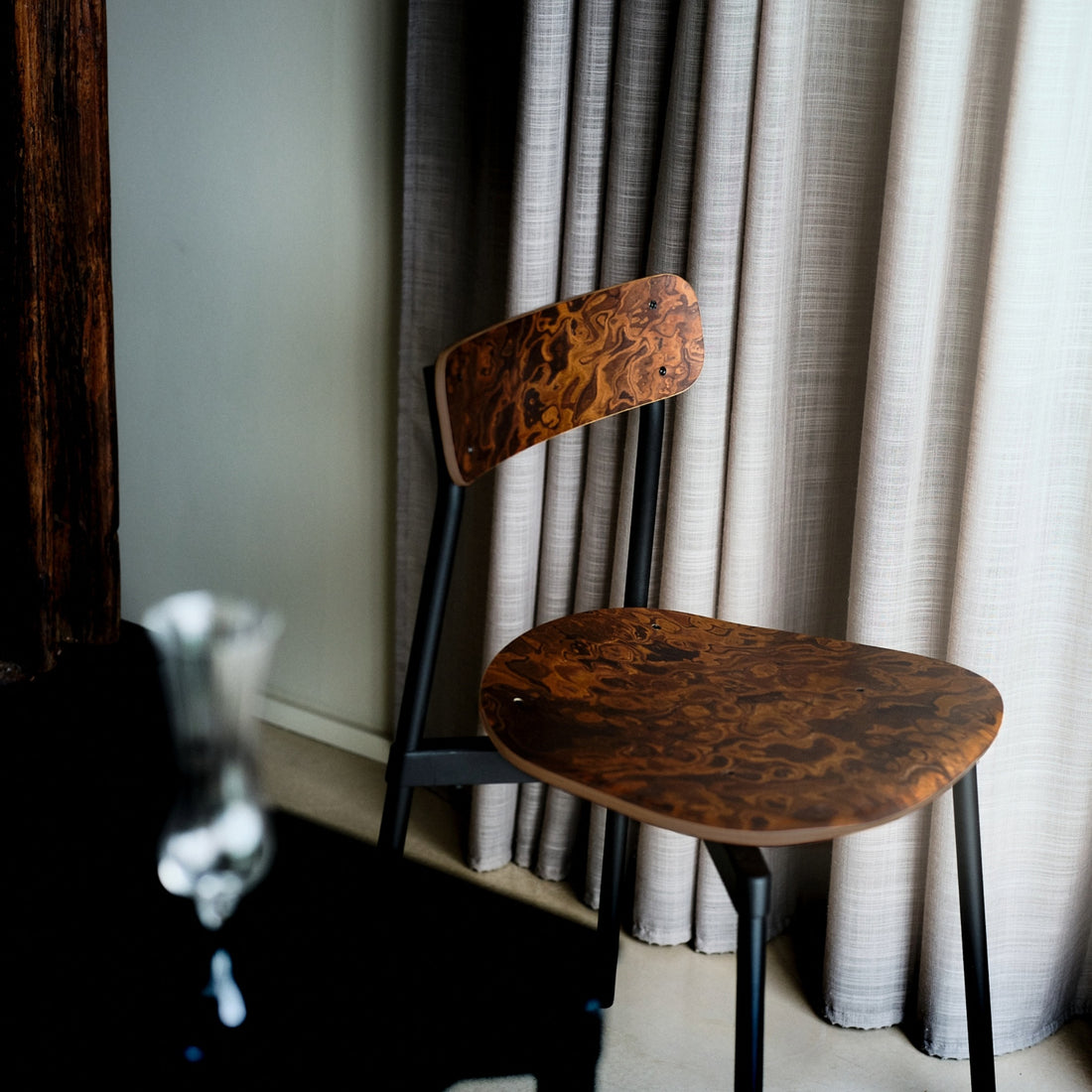Chaise Fromme Bois de Tom Chung - Petite Friture-Noir-The Woods Gallery