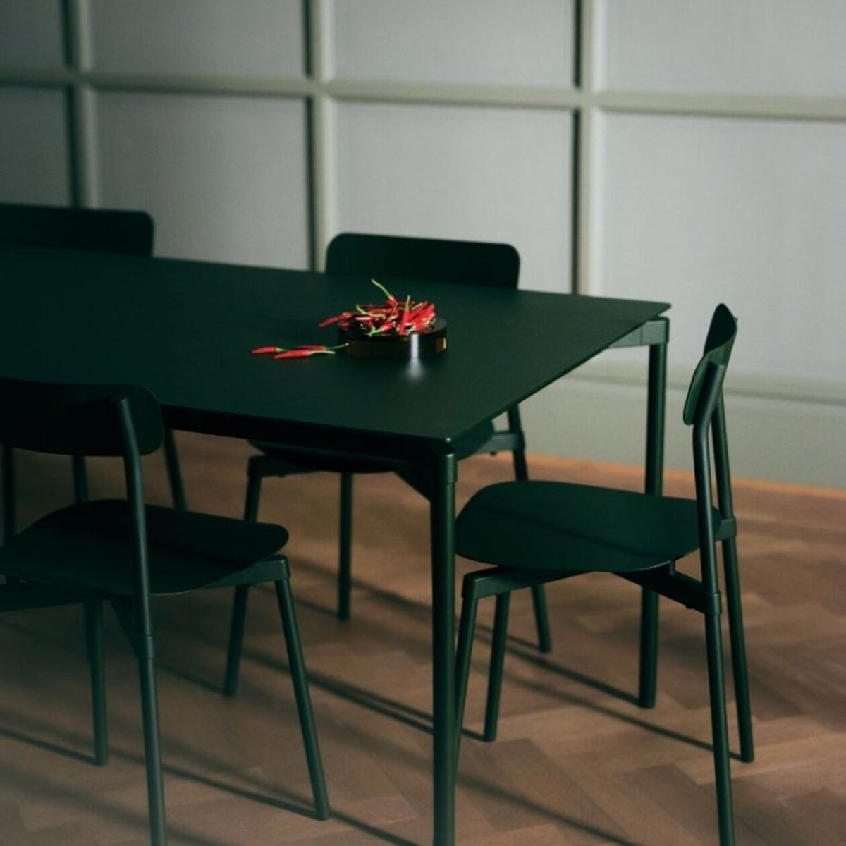 Chaise Fromme de Tom Chung - Petite Friture-Noir-The Woods Gallery