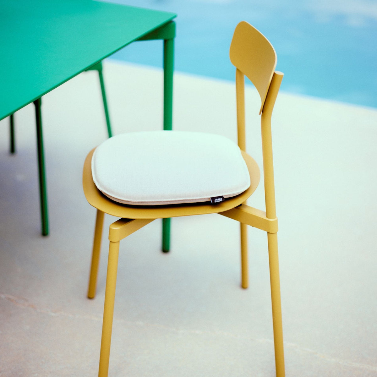 Chaise Fromme de Tom Chung - Petite Friture-Noir-The Woods Gallery