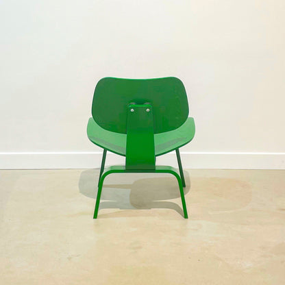 Chaise LCW verte de Charles &amp; Ray Eames - Herman Miller x Hay - 2022-The Woods Gallery