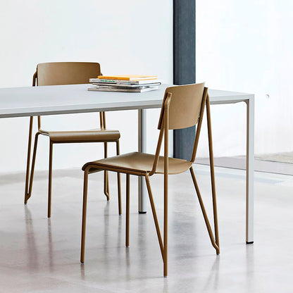 Chaise Petit Standart par Daniel Rybakken - Hay-deux exemplaires autour d&