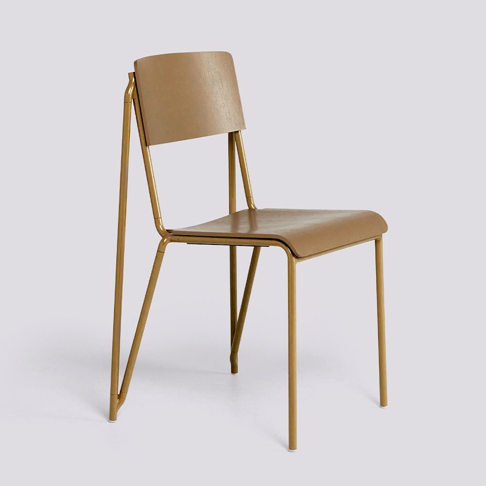 Chaise Petit Standart par Daniel Rybakken - Hay-vue de trois quarts sur fond clair-The Woods Gallery