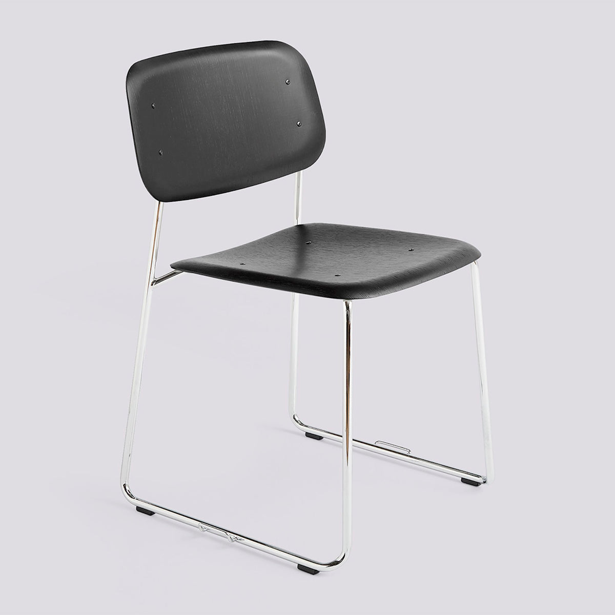 Chaise Soft Edge 52 de Iskos-Berlin - Hay-Placage de chêne laqué noir, assise et dossier — Acier chromé, piètement luge, avec liaison-The Woods Gallery