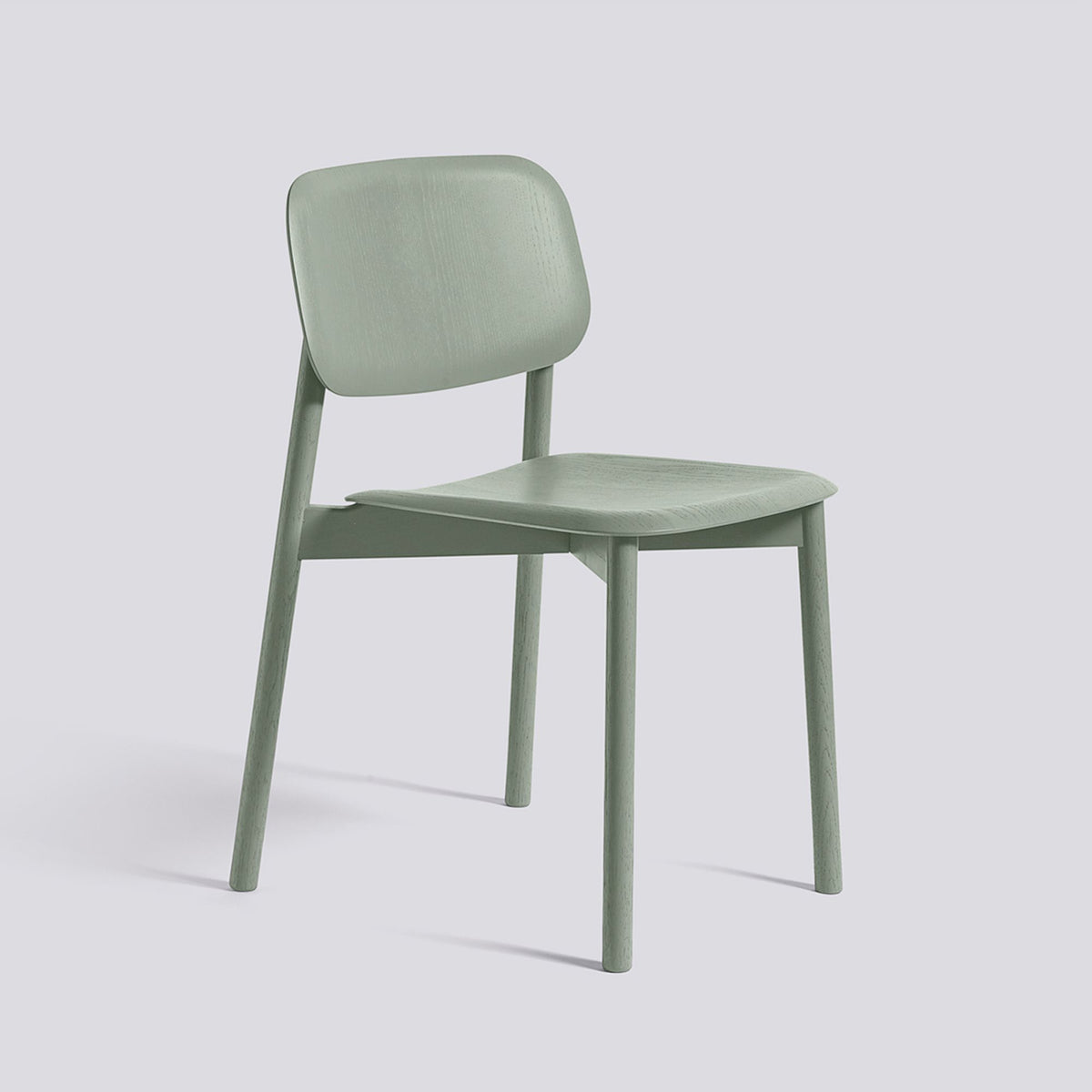 Chaise Soft Edge 60 de Iskos-Berlin - Hay-Placage de chêne laqué Dusty green, assise et dossier — Chêne massif laqué Dusty green, piètement 4 pieds-The Woods Gallery