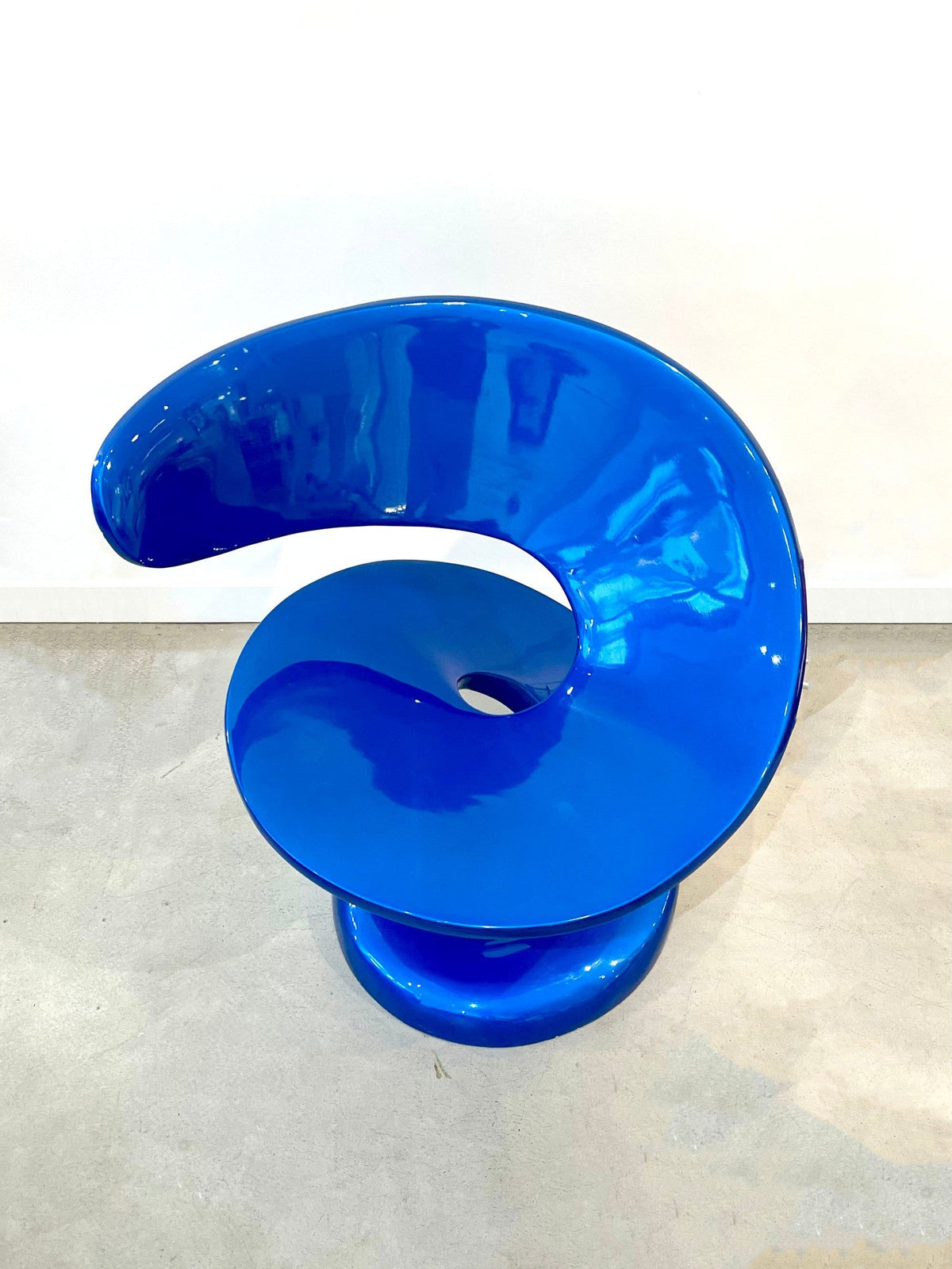 Chaise Spirale Bleue de Louis Durot-The Woods Gallery