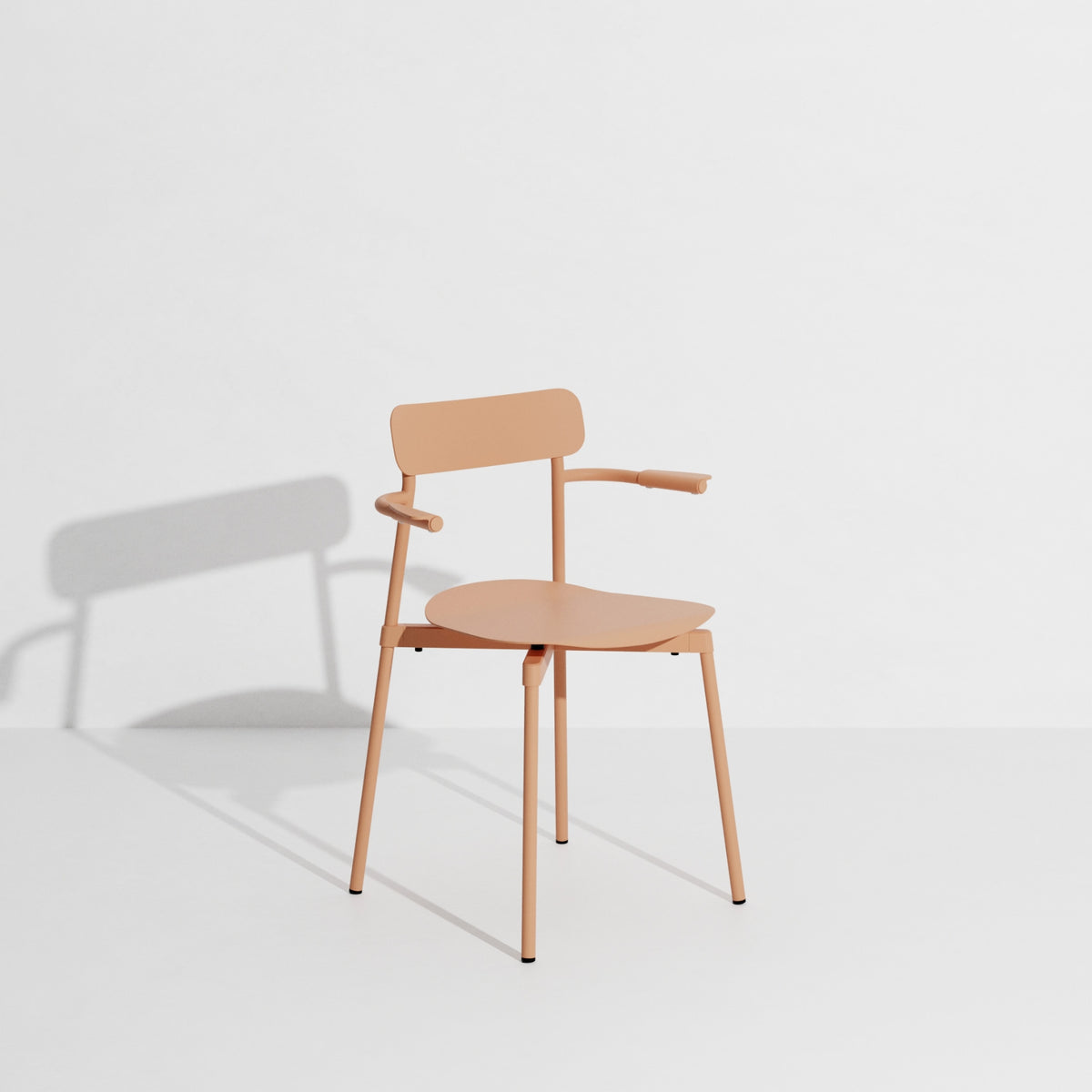 Chaise avec accoudoirs Fromme de Tom Chung - Petite Friture-Blush-The Woods Gallery