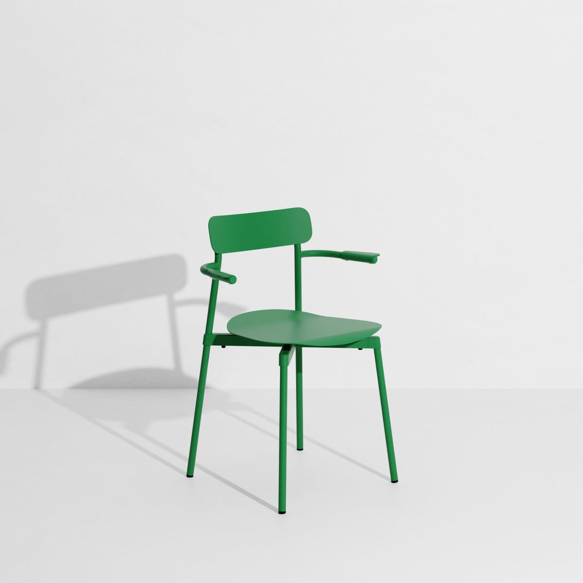 Chaise avec accoudoirs Fromme de Tom Chung - Petite Friture-Vert menthe-The Woods Gallery