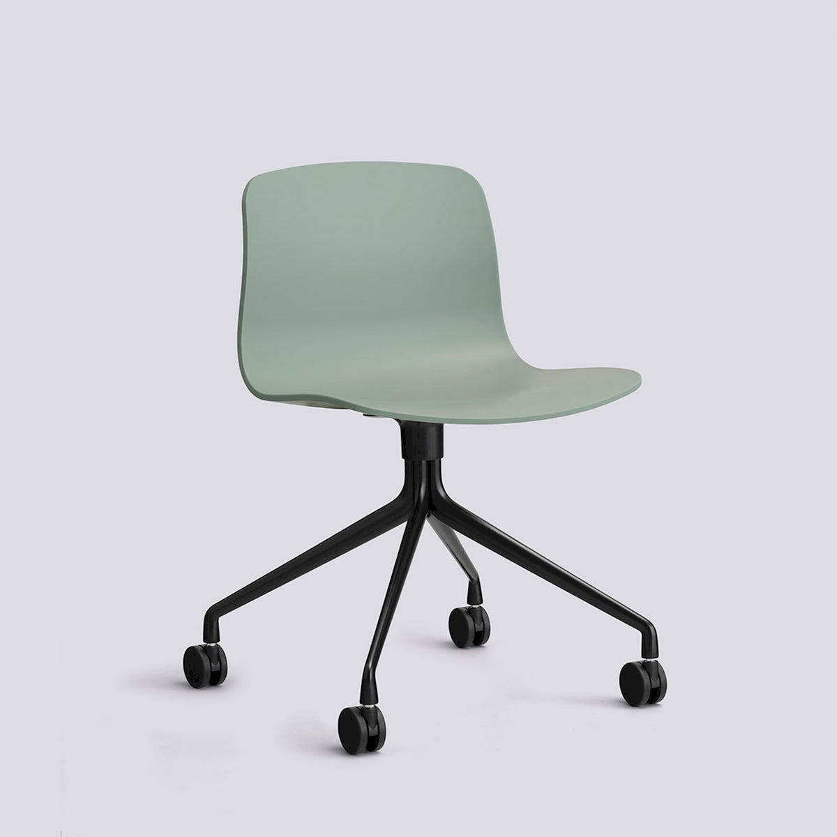 Chaise de bureau About A Chair AAC 14 de Hee Welling - Hay-Polypropylène recyclé Fall green, aluminium thermolaqué noir, piètement pivotant 4 branches à roulettes-The Woods Gallery