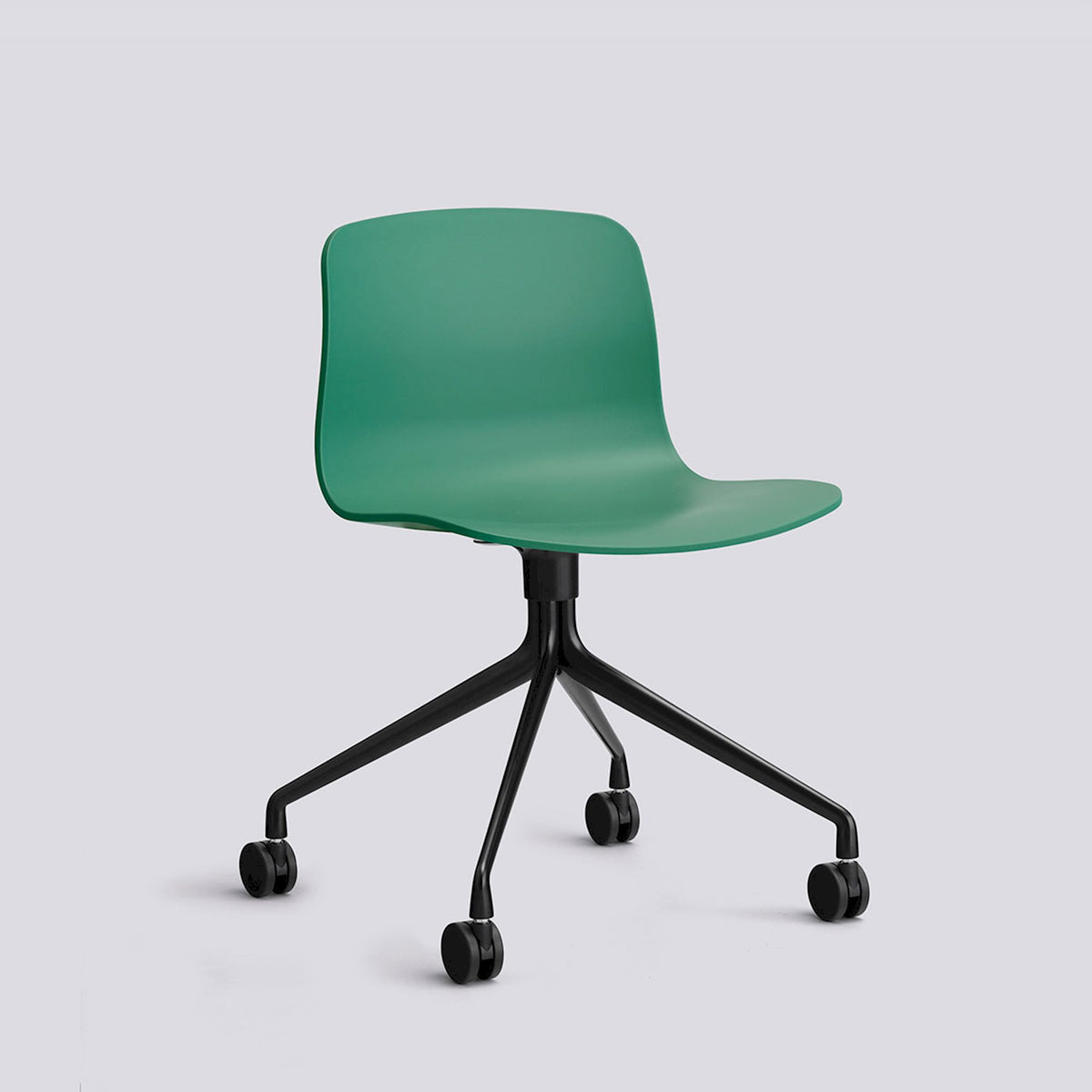 Chaise de bureau About A Chair AAC 14 de Hee Welling - Hay-Polypropylène recyclé Teal green, aluminium thermolaqué noir, piètement pivotant 4 branches à roulettes-The Woods Gallery