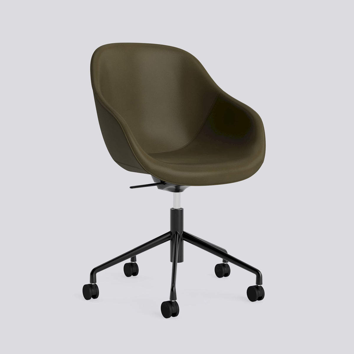 Chaise de bureau About A Chair AAC 155 de Hee Welling - Hay-Garnissage intégral Sense Forest, aluminium thermolaqué noir, piètement pivotant 5 branches à roulettes, vérin et bascule-The Woods Gallery