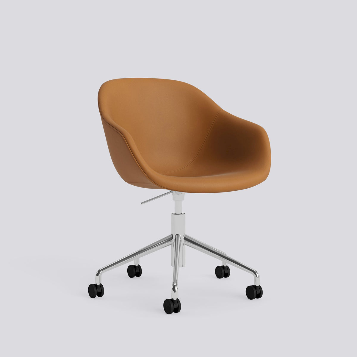 Chaise de bureau About A Chair AAC 253 de Hee Welling - Hay-Garnissage intégral Sense Cognac, aluminium poli, piètement pivotant 5 branches à roulettes et vérin-The Woods Gallery