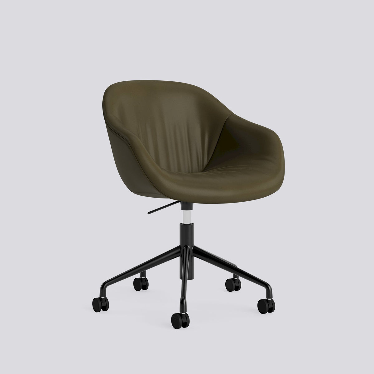 Chaise de bureau About A Chair AAC 253 de Hee Welling - Hay-Garnissage intégral matelassé Sense Forest, aluminium thermolaqué noir, piètement pivotant 5 branches à roulettes et vérin-The Woods Gallery