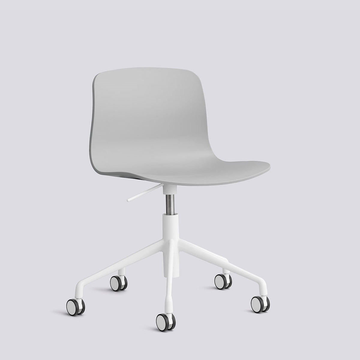 Chaise de bureau About A Chair AAC 50 de Hee Welling - Hay-Polypropylène recyclé Concrete grey, aluminium thermolaqué blanc, piètement pivotant 5 branches à roulettes et vérin-The Woods Gallery