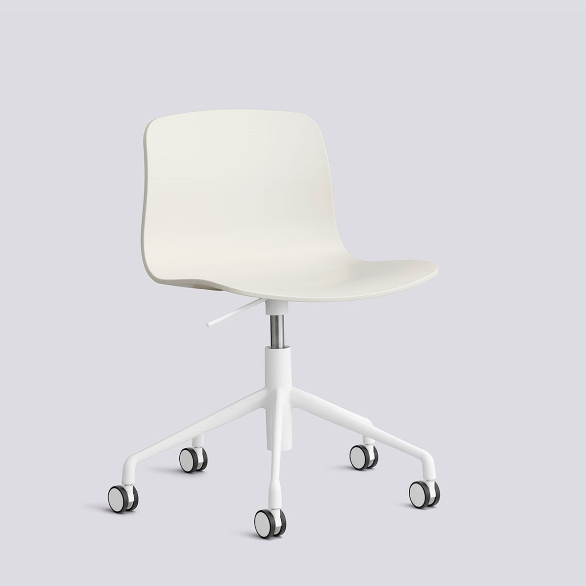 Chaise de bureau About A Chair AAC 50 de Hee Welling - Hay-Polypropylène recyclé Melange cream, aluminium thermolaqué blanc, piètement pivotant 5 branches à roulettes et vérin-The Woods Gallery