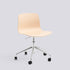Chaise de bureau About A Chair AAC 50 de Hee Welling - Hay-Polypropylène recyclé Pale peach, aluminium poli, piètement pivotant 5 branches à roulettes et vérin-The Woods Gallery