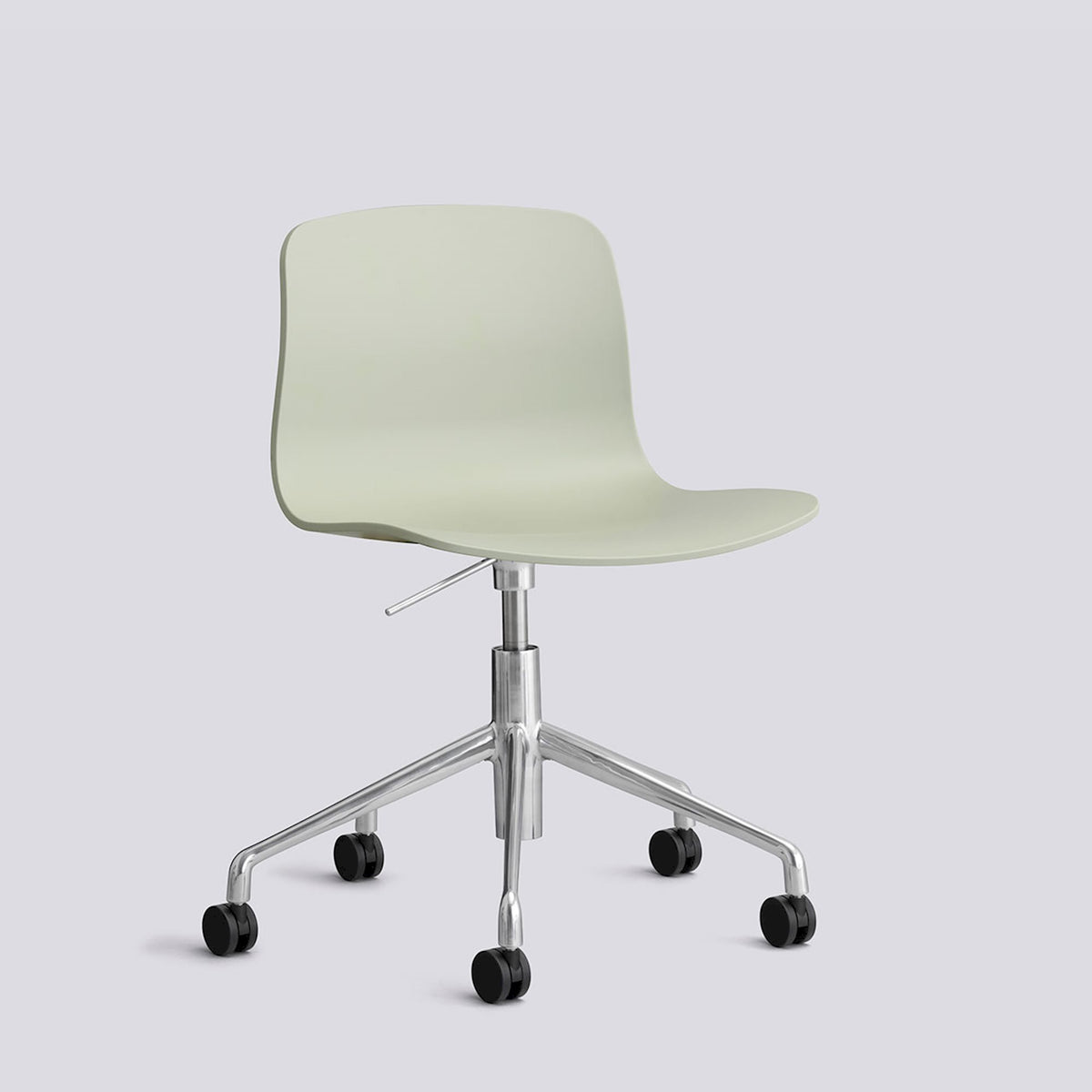 Chaise de bureau About A Chair AAC 50 de Hee Welling - Hay-Polypropylène recyclé Pastel green, aluminium poli, piètement pivotant 5 branches à roulettes et vérin-The Woods Gallery