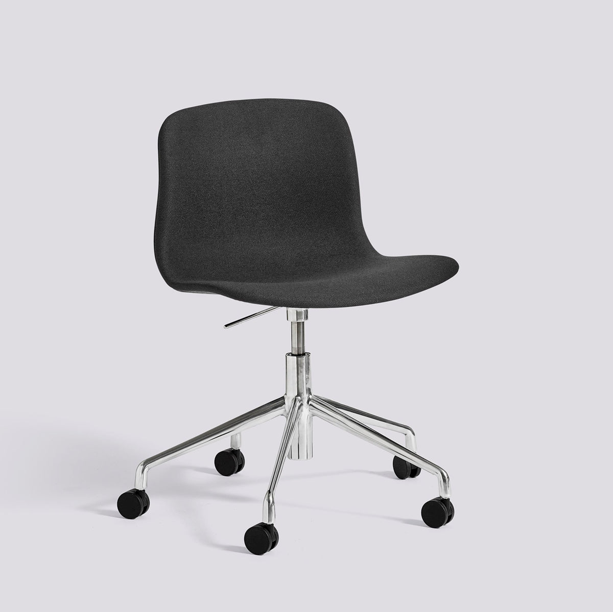 Chaise de bureau About A Chair AAC 51 de Hee Welling - Hay-Garnissage intégral Steelcut 190, aluminium poli, piètement pivotant 5 branches à roulettes et vérin-The Woods Gallery