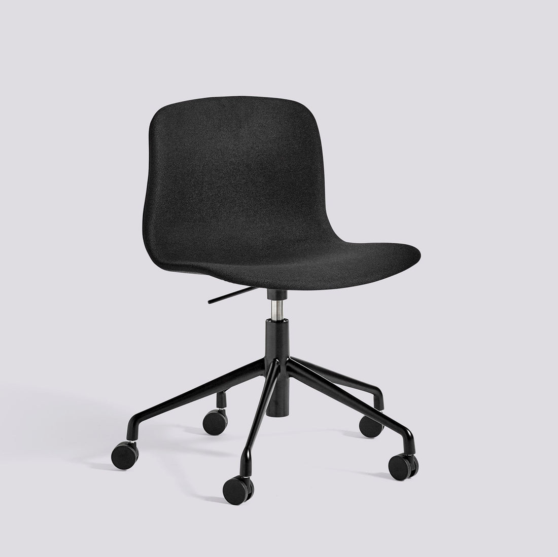 Chaise de bureau About A Chair AAC 51 de Hee Welling - Hay-Garnissage intégral Steelcut 190, aluminium thermolaqué noir, piètement pivotant 5 branches à roulettes et vérin-The Woods Gallery