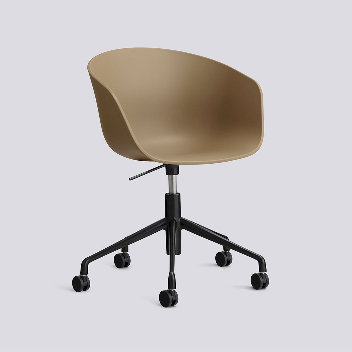 Chaise de bureau About A Chair AAC 52 de Hee Welling - Hay-Polypropylène recyclé Clay, aluminium thermolaqué noir, piètement pivotant 5 branches à roulettes et vérin-The Woods Gallery