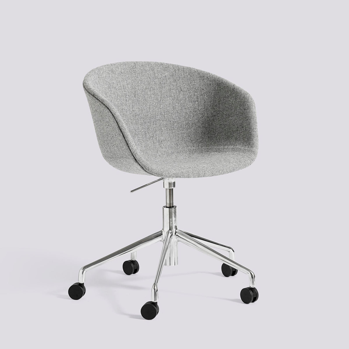 Chaise de bureau About A Chair AAC 53 de Hee Welling - Hay-Garnissage intégral Hallingdal 130, aluminium poli, piètement pivotant 5 branches à roulettes et vérin-The Woods Gallery