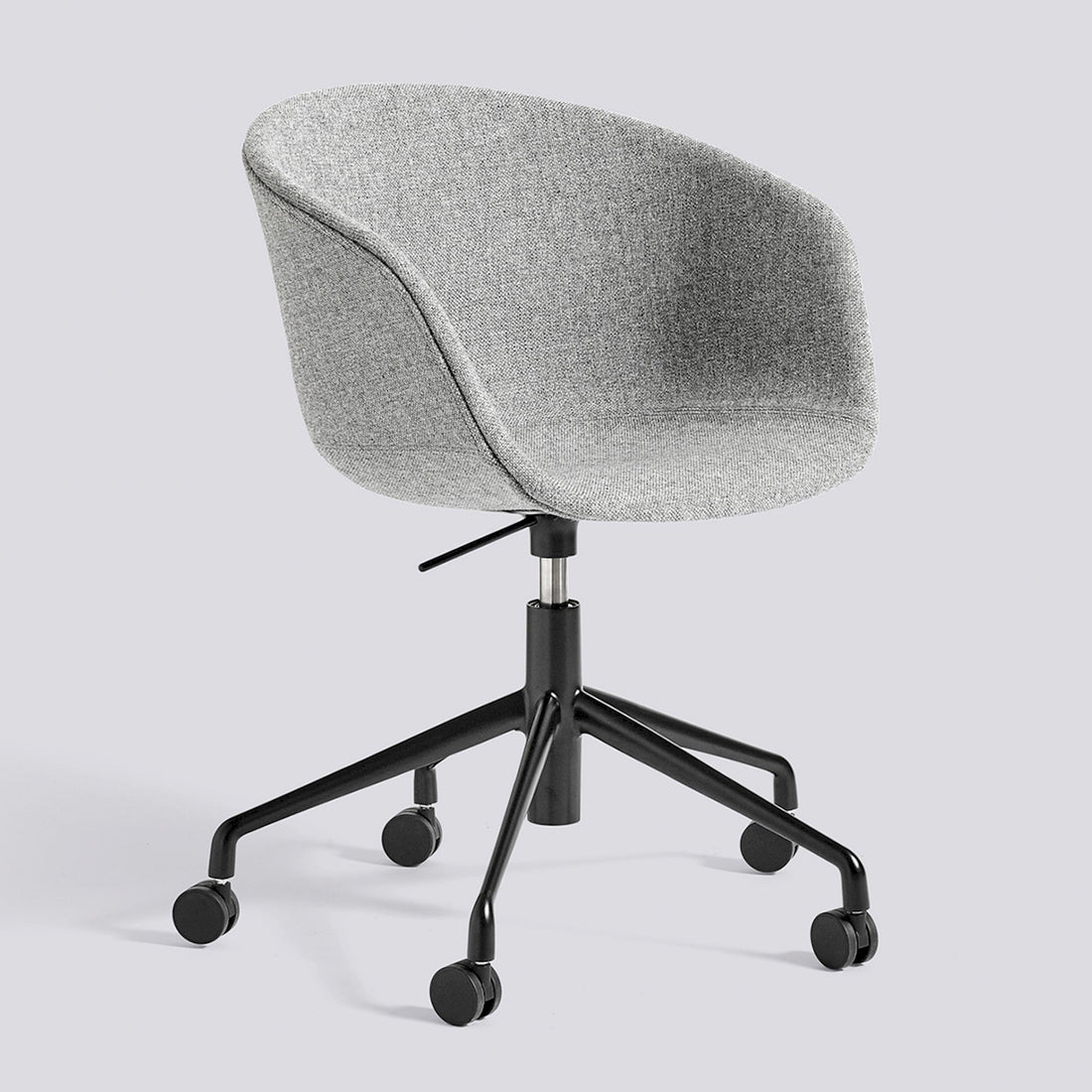 Chaise de bureau About A Chair AAC 53 de Hee Welling - Hay-Garnissage intégral Hallingdal 130, aluminium thermolaqué noir, piètement pivotant 5 branches à roulettes et vérin-The Woods Gallery