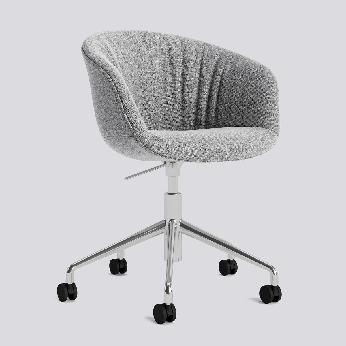 Chaise de bureau About A Chair AAC 53 de Hee Welling - Hay-Garnissage intégral matelassé Hallingdal 130, aluminium poli, piètement pivotant 5 branches à roulettes et vérin-The Woods Gallery