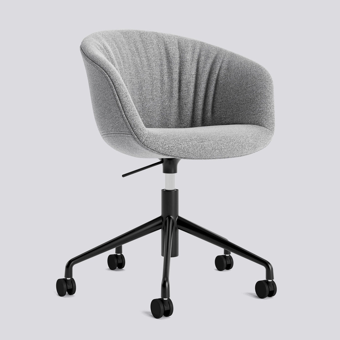 Chaise de bureau About A Chair AAC 53 de Hee Welling - Hay-Garnissage intégral matelassé Hallingdal 130, aluminium thermolaqué noir, piètement pivotant 5 branches à roulettes et vérin-The Woods Gallery