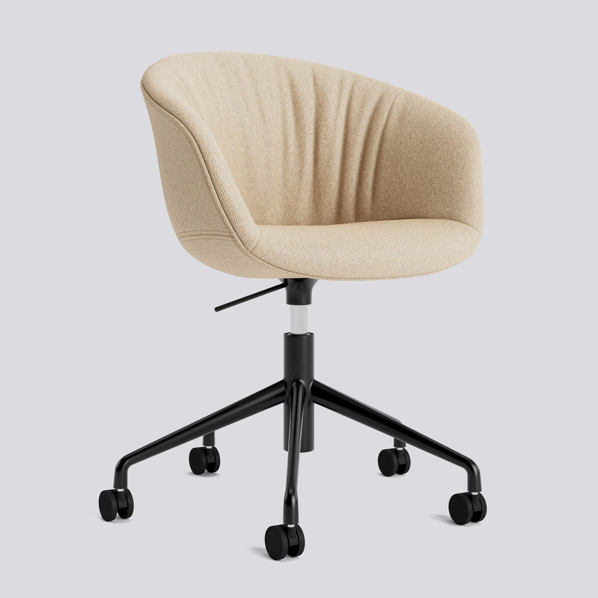 Chaise de bureau About A Chair AAC 53 de Hee Welling - Hay-Garnissage intégral matelassé Hallingdal 220, aluminium thermolaqué noir, piètement pivotant 5 branches à roulettes et vérin-The Woods Gallery