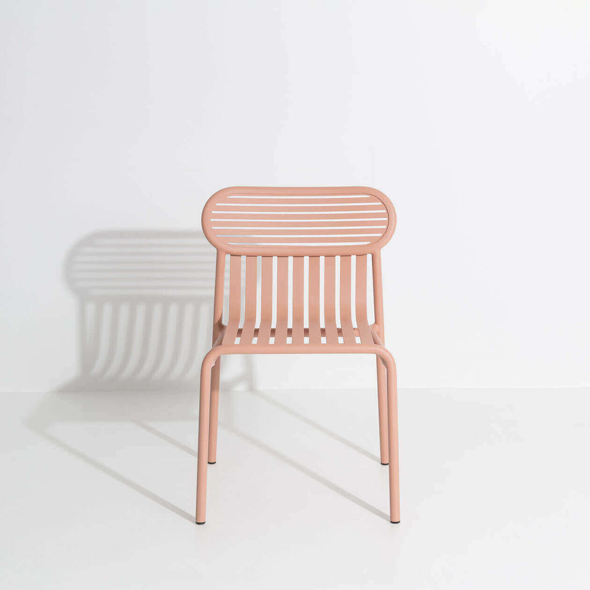 Chaise de jardin Week-End de Studio Brichet-Ziegler - Petite Friture-Blush-The Woods Gallery