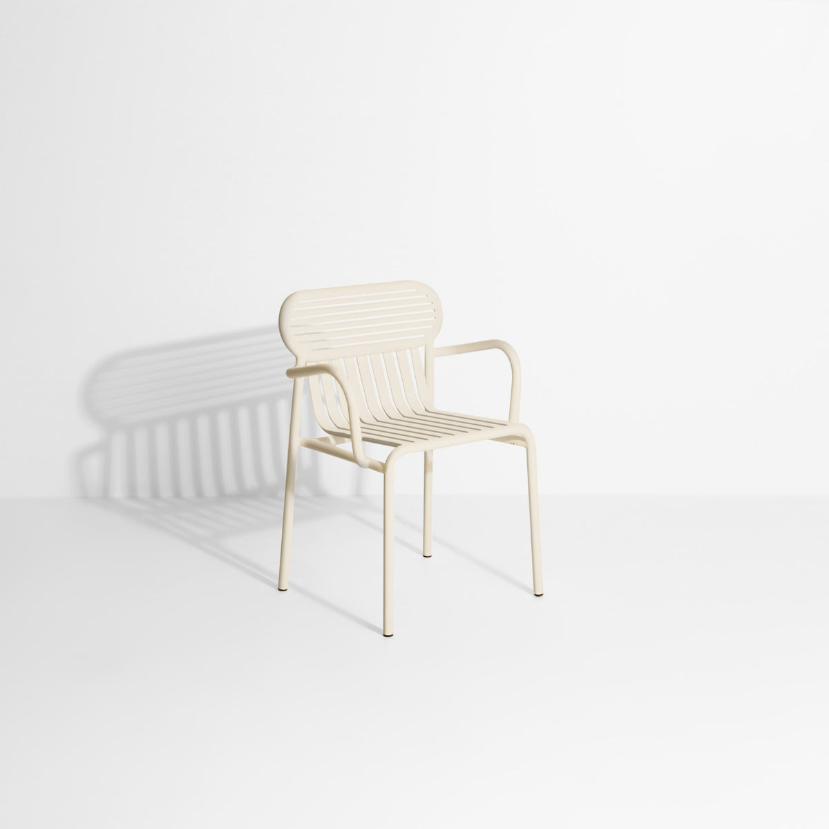 Chaise de jardin avec accoudoirs Week-End de Studio Brichet-Ziegler - Petite Friture-Ivoire-The Woods Gallery