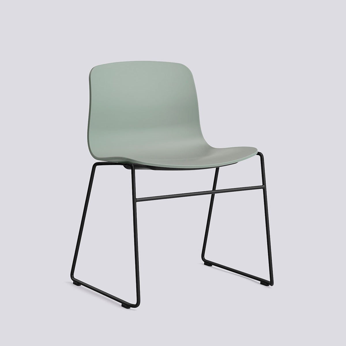 Chaise empilable About A Chair AAC 08 de Hee Welling - Hay-Polypropylène recyclé Fall green, acier thermolaqué noir, piètement luge-The Woods Gallery