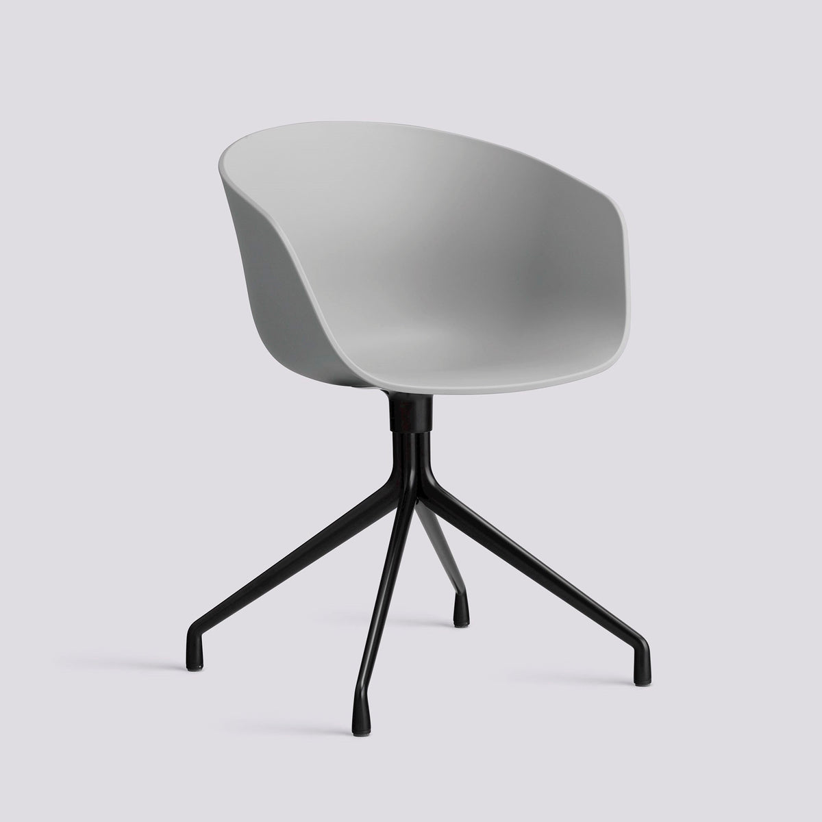 Chaise pivotante About A Chair AAC 20 de Hee Welling - Hay-Polypropylène recyclé Concrete grey, aluminium thermolaqué noir, piètement pivotant 4 branches-The Woods Gallery