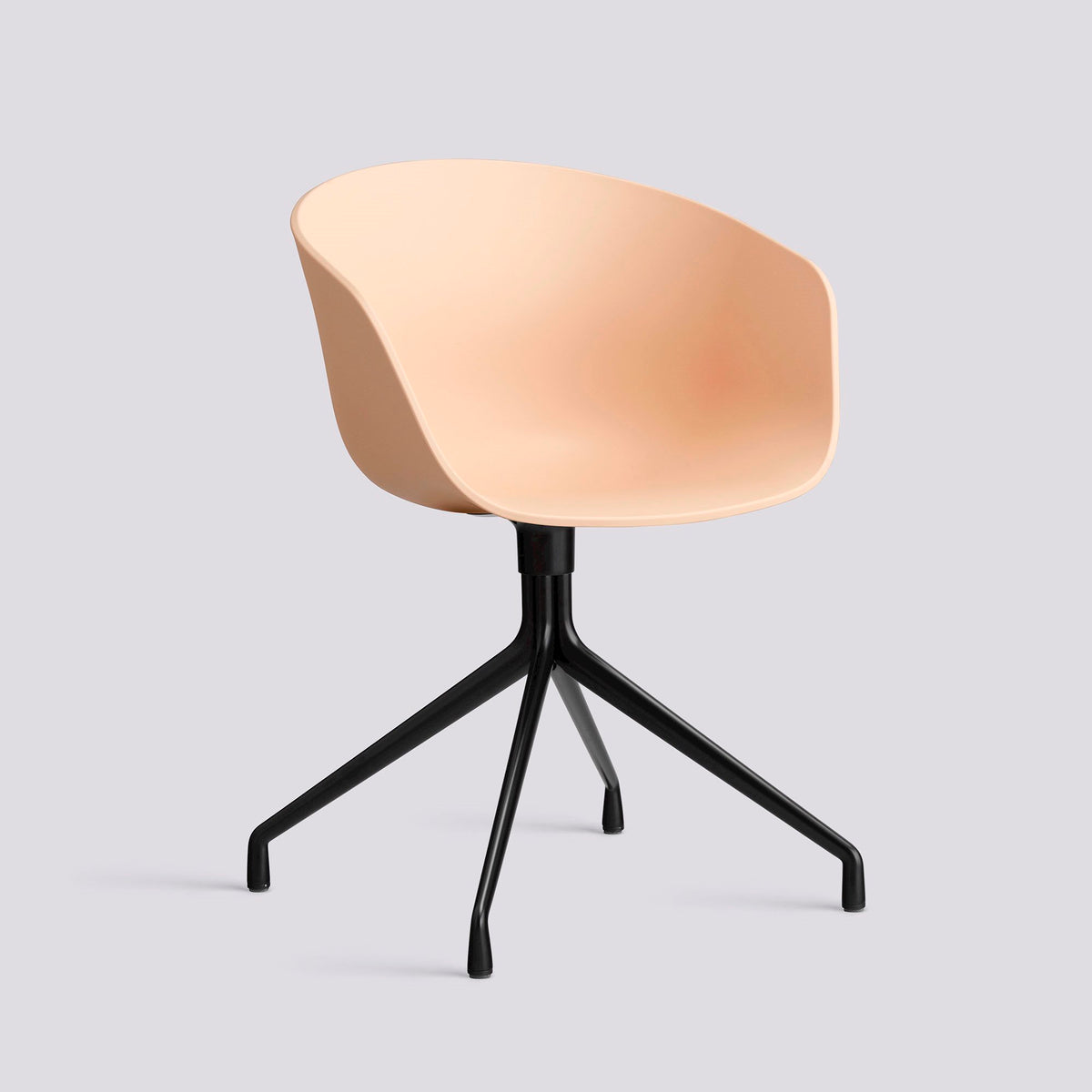 Chaise pivotante About A Chair AAC 20 de Hee Welling - Hay-Polypropylène recyclé Pale peach, aluminium thermolaqué noir, piètement pivotant 4 branches-The Woods Gallery