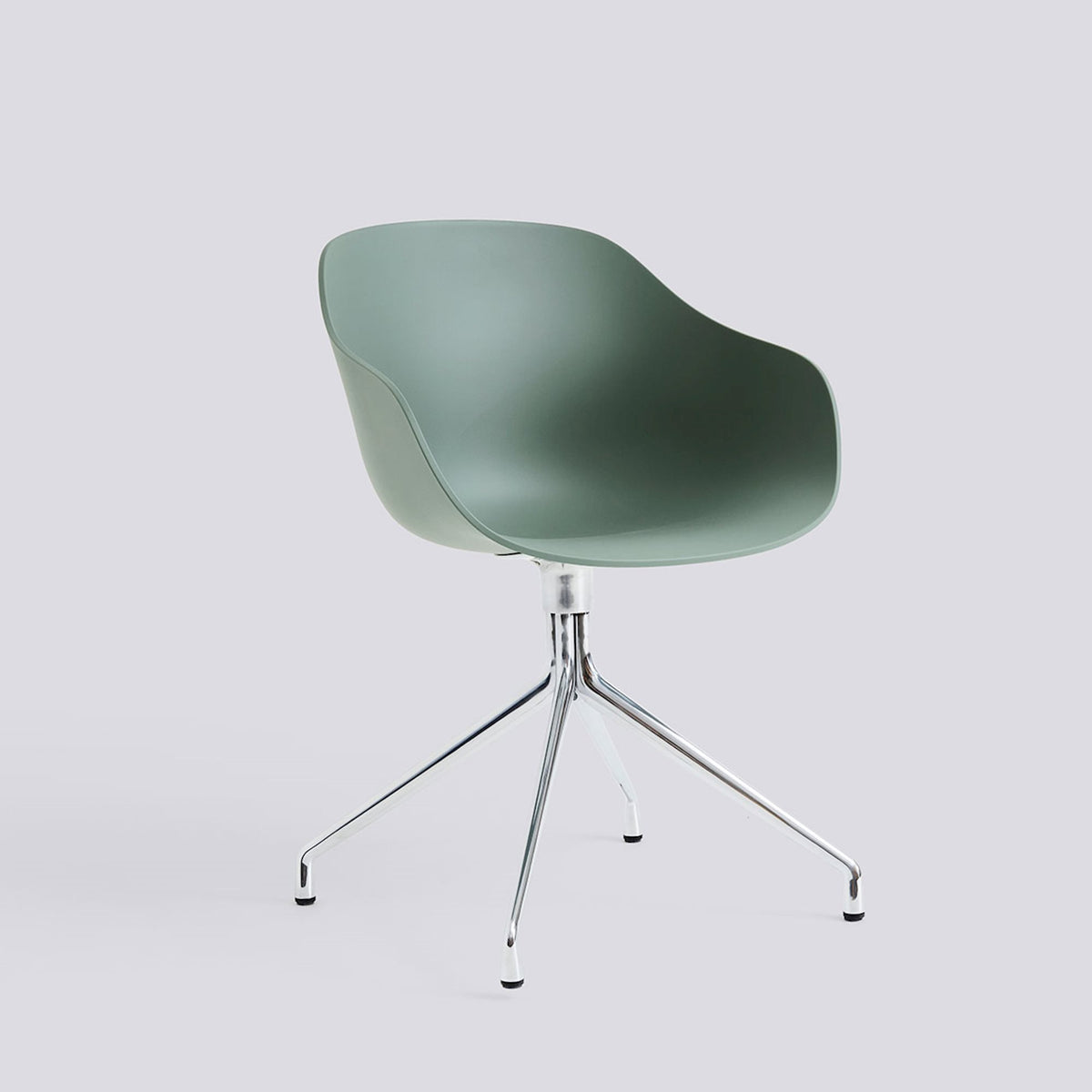 Chaise pivotante About A Chair AAC 220 de Hee Welling - Hay-Polypropylène recyclé Fall green, aluminium poli, piètement pivotant 4 branches-The Woods Gallery